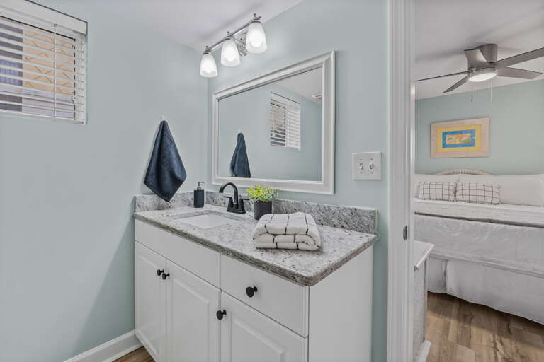 En suite bathroom, granite counter top