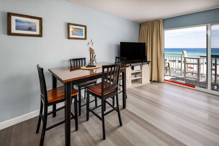 Enjoy your meal with a view!