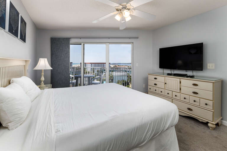 There is a king size bed in the master bedroom.  You can utilize the balcony from this room.  There is a king size bed in the master bedroom.  You can utilize the balcony from this room.