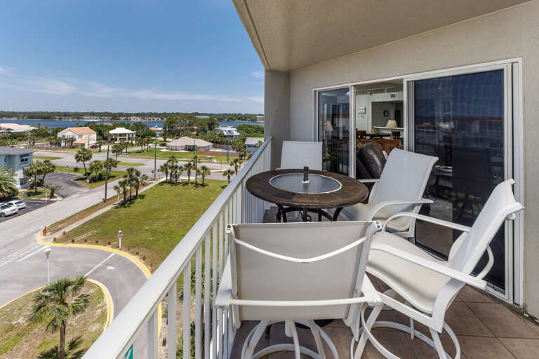 Relax on the balcony with a snack or drink!   Relax on the balcony with a snack or drink!