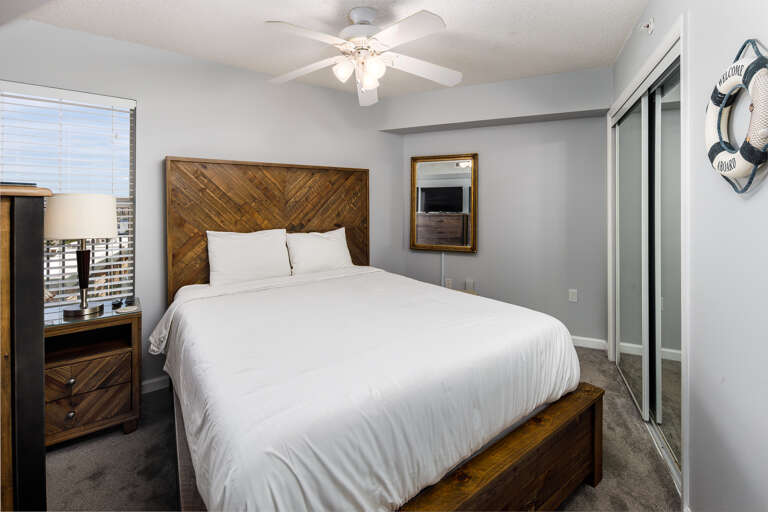 You will sleep comfy in this queen bed.   You will sleep comfy in this queen bed.