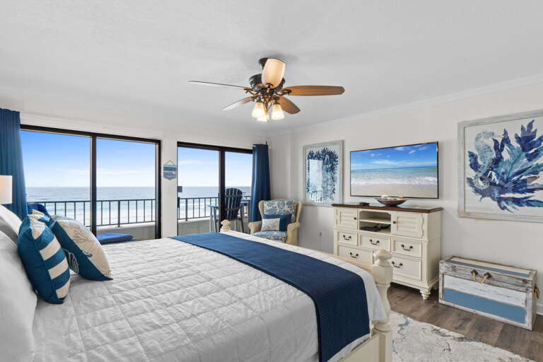 Rest up for your next day of fun in the sun in this lovely King Bed