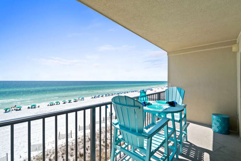 Enjoy a snack and a beverage while enjoying the views.