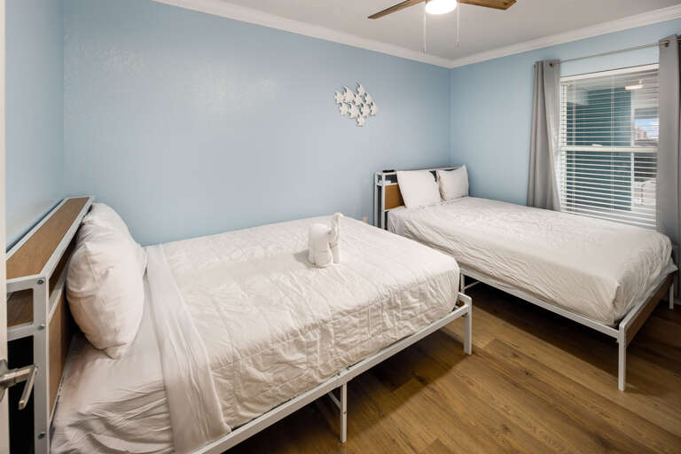 2 Full beds for more guests 