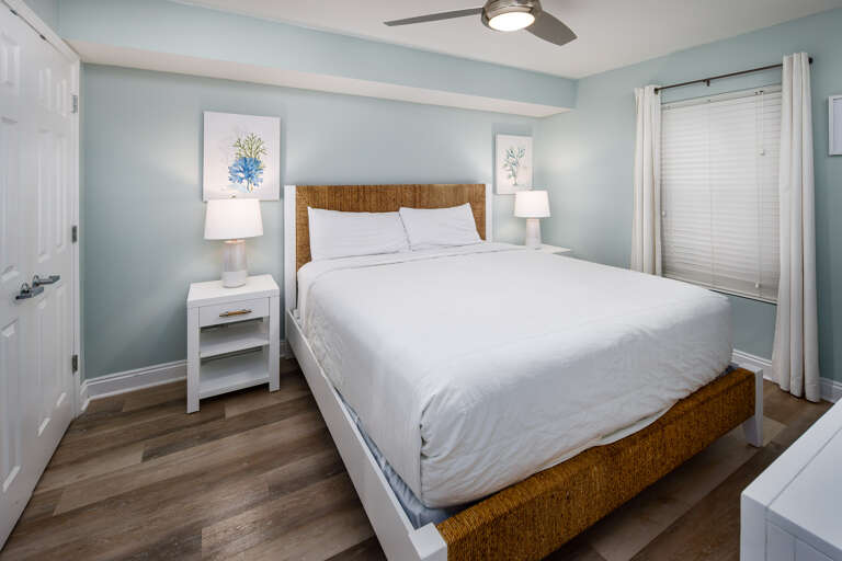 The guest bedroom is clean and comfortable! The guest bedroom is clean and comfortable!