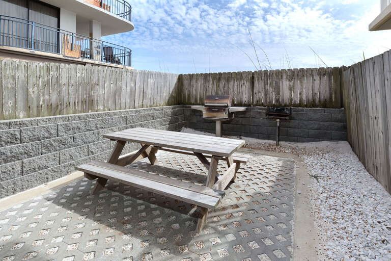 Grill and picnic area Grill and picnic area