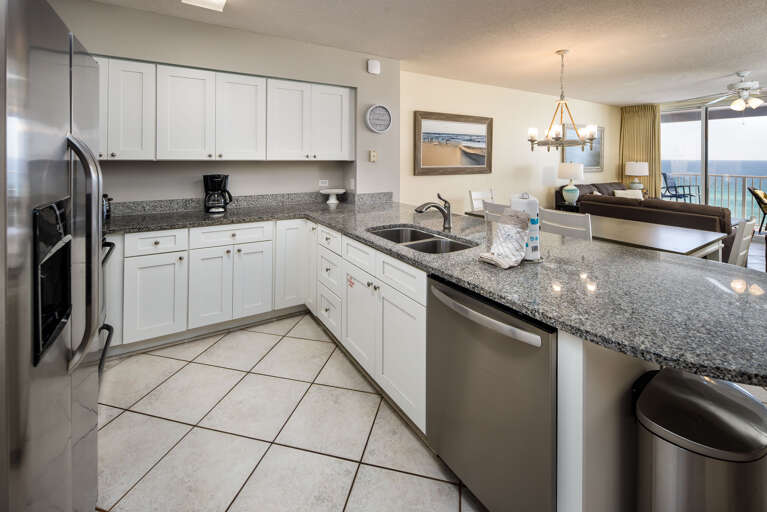 A dreamy, fully stocked kitchen