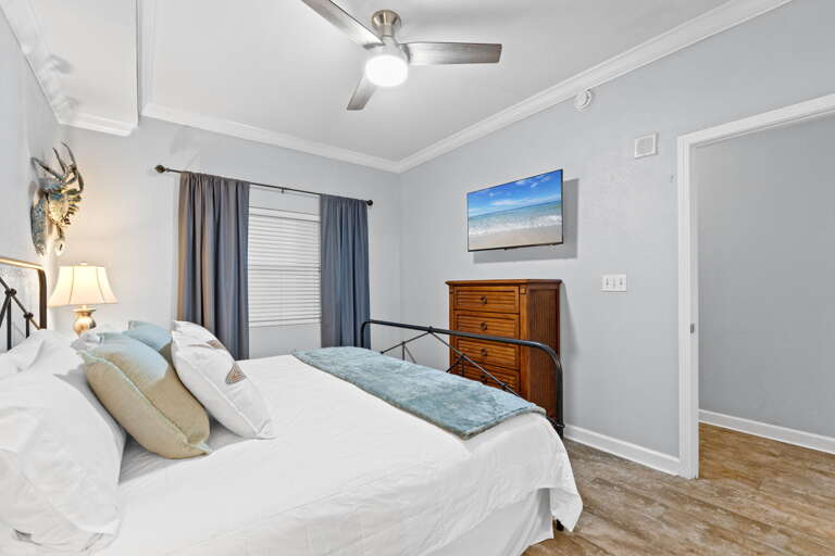 A gorgeous and clean guest bedroom 