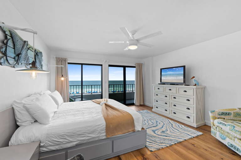 Ocean View Retreat: Wake up to sweeping beach views from your stylish seaside sanctuary!