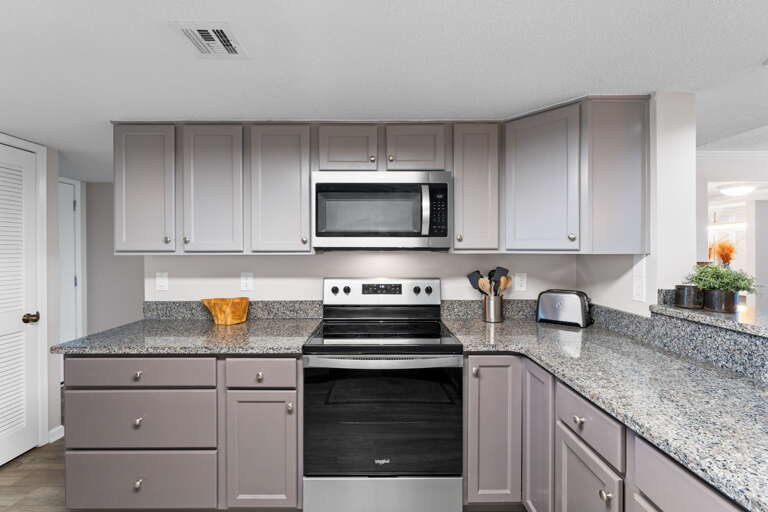 A very spacious kitchen, perfect to prep your lunch for Beach Day! 