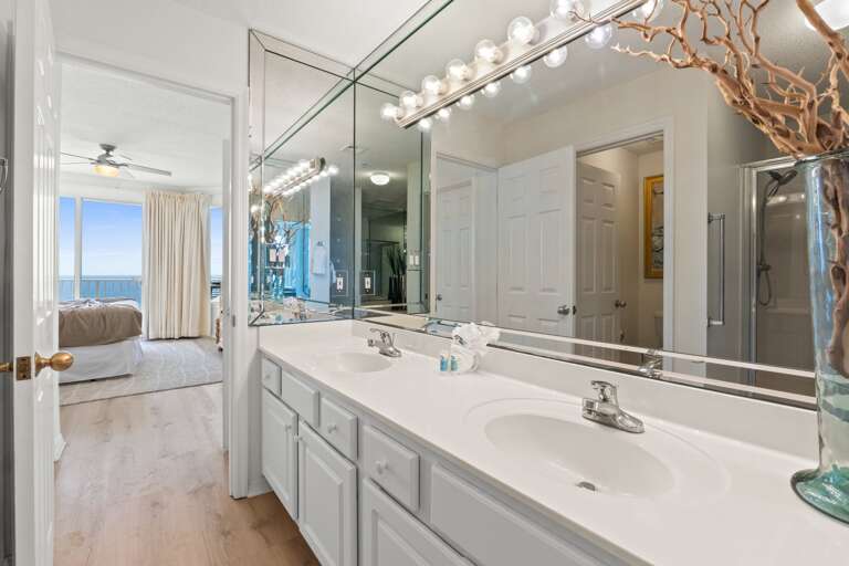 Enjoy this dual sink counter space for all your essentials.   