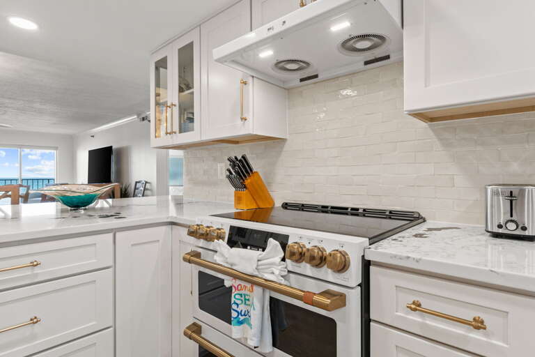 Surf Dweller 405 - Emerald Beach Hide Away