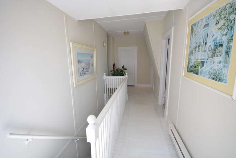 3rd Floor Hallway foyer