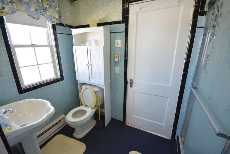 Master Bedroom Bathroom