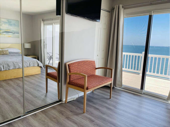 BAYFRONT-QUEEN-BEDROOM