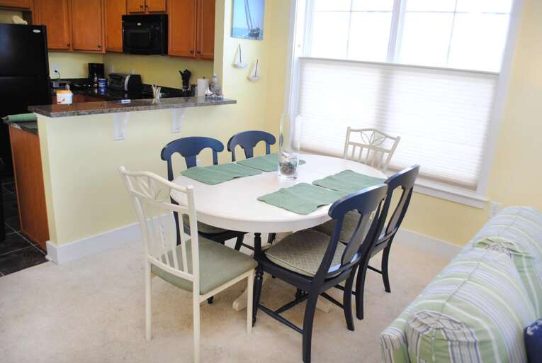 Broad Marsh 105F Dining Area