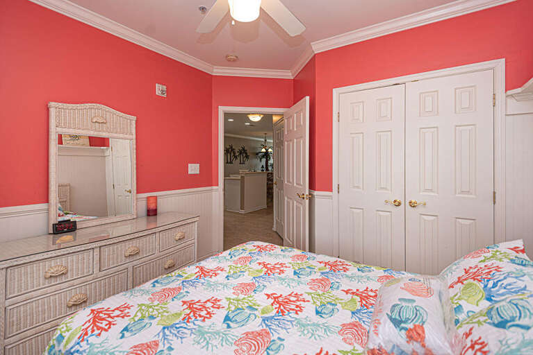 2nd Bedroom with Queen Bed