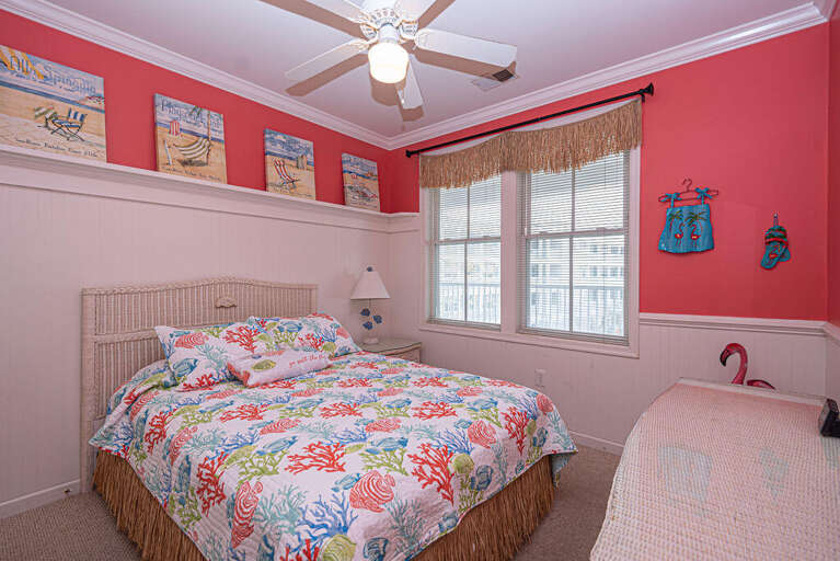 2nd Bedroom with Queen Bed