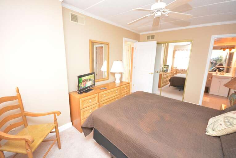 Master Bedroom with Queen