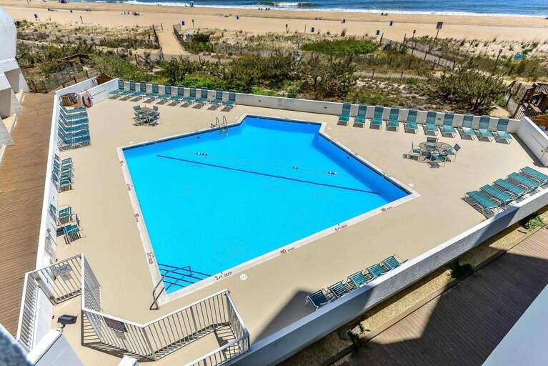 Pyramid-Ocean City, Outdoor Pool