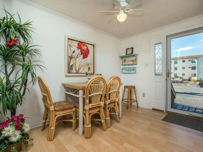 Dining-Area Dining-Area