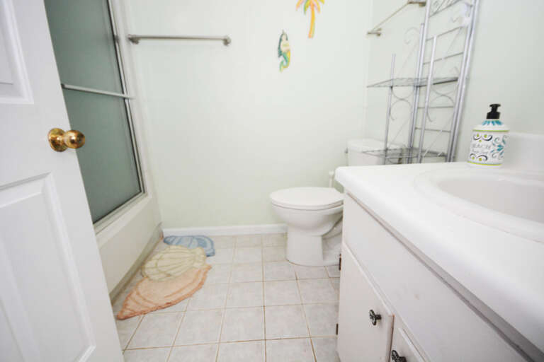 FULL-BATHROOM-UPSTAIRS