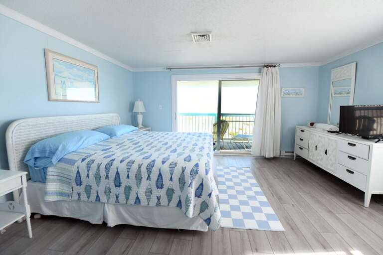 KING-OCEAN-FRONT-MASTER-BEDROOM