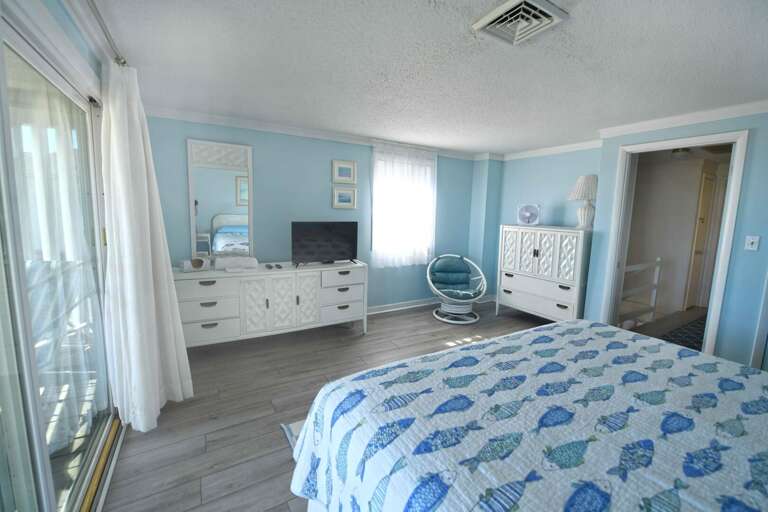 KING-OCEAN-FRONT-MASTER-BEDROOM