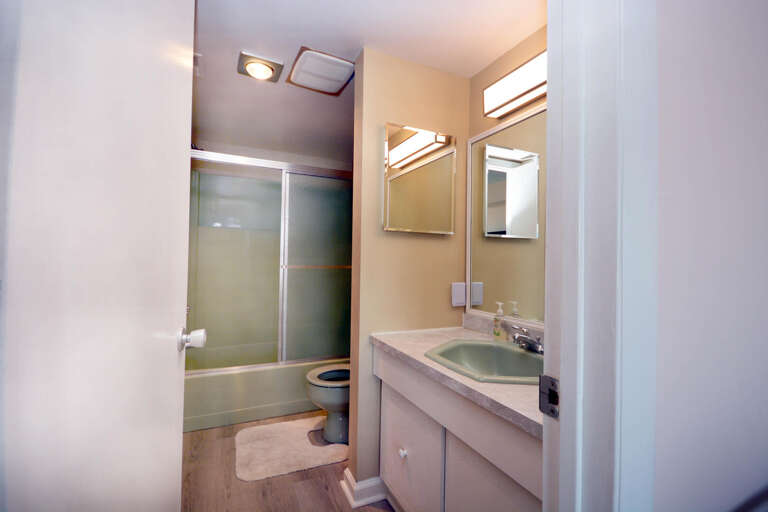MASTER-BATHROOM