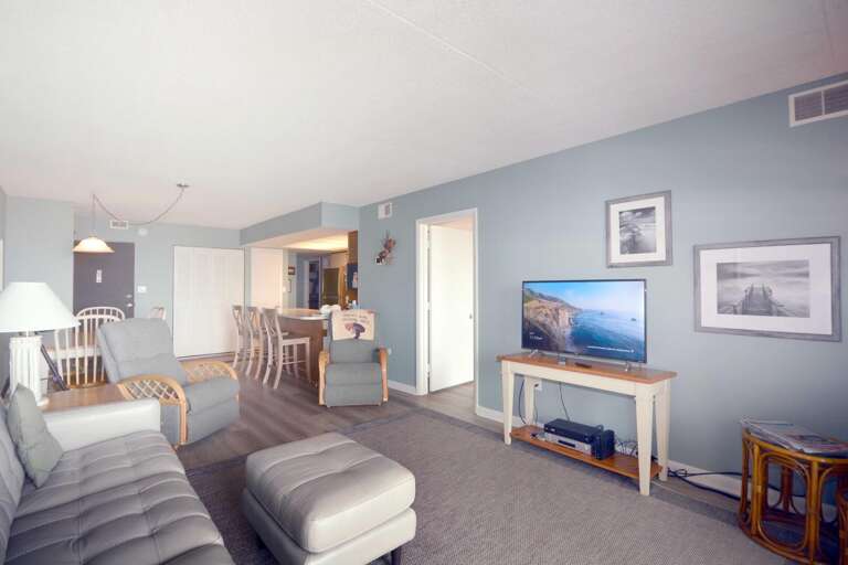 Spinnaker 33 -LIVING-AREA