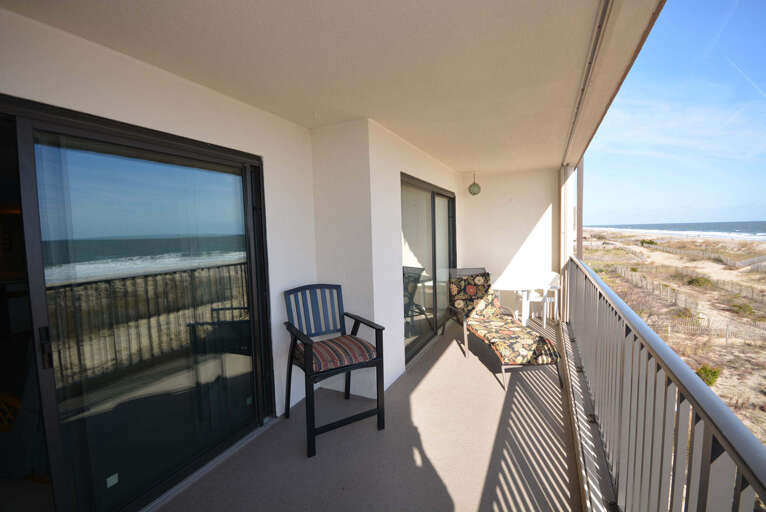Spinnaker 33 Oceanfront Balcony