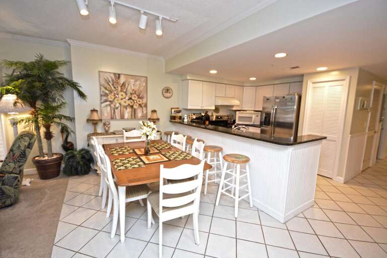 Island Cabana 201 Dining Area