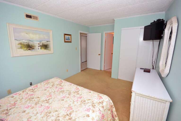 Master Bedroom with Queen