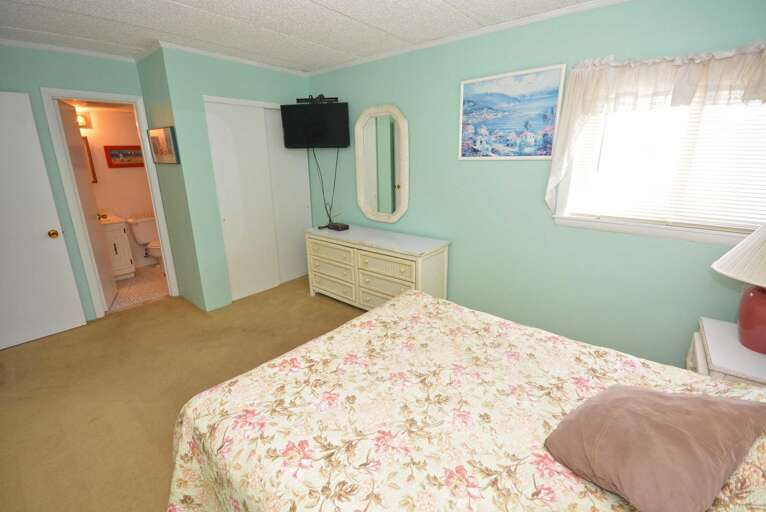 Master Bedroom with Queen