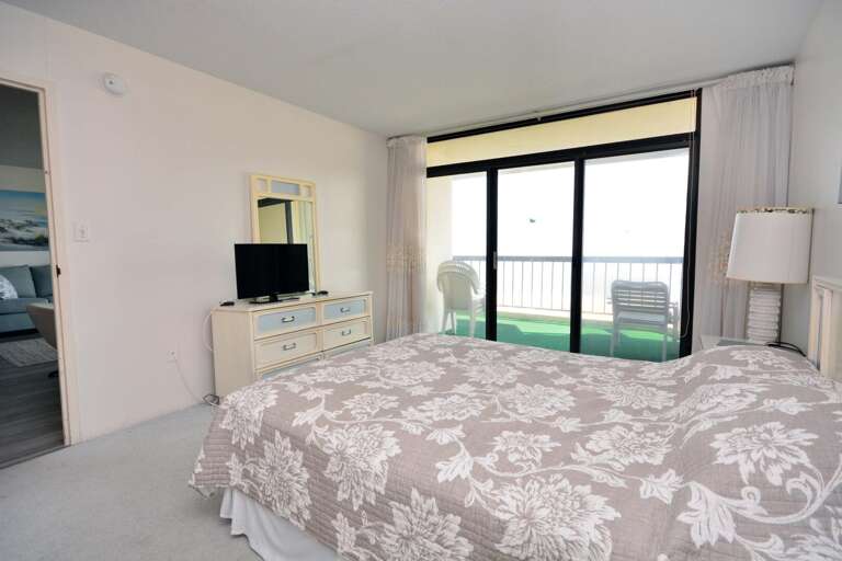 OCEANFRONT-QUEEN OCEANFRONT-QUEEN