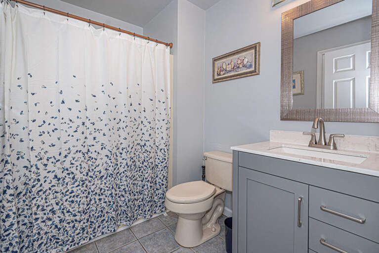THIS-BATH-HAS-DOOR-TO-QUEEN-BEDROOM THIS-BATH-HAS-DOOR-TO-QUEEN-BEDROOM