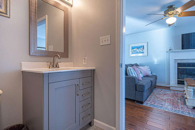 FULL-BATH-OFF-OF-LIVING-ROOM