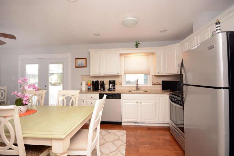 KITCHEN-SHOWING-DRIP-AND-KERUIG-COFFEE-MAKER