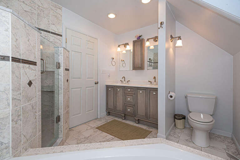 UPSTAIR-BATHROOM-IN-HALLWAY UPSTAIR-BATHROOM-IN-HALLWAY
