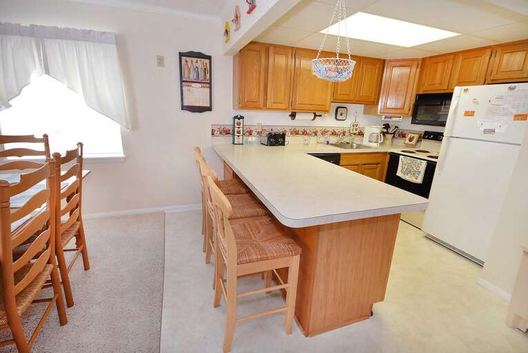 Kitchen with Breakfast Bar