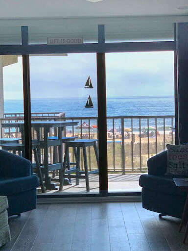 LIVING-ROOM-VIEW-OCEAN-OCEAN