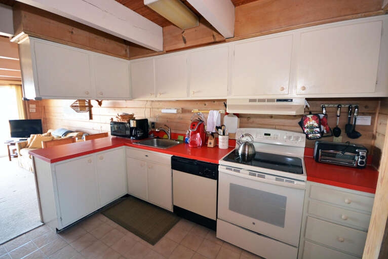 Beach Place 5 Kitchen