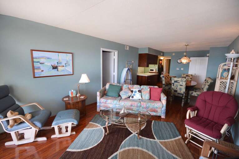 Spinnaker 44 Oceanfront Living Room with Queen Sleep Sofa