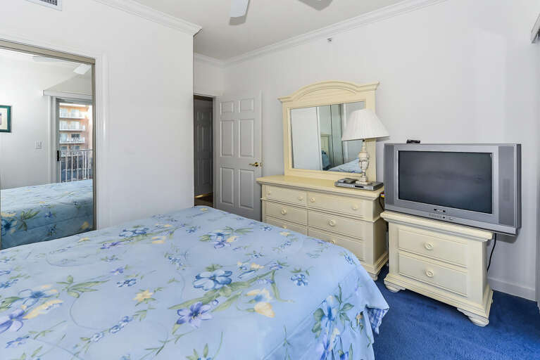 Bedroom 2 with Queen