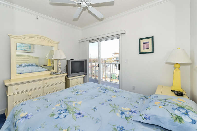 Bedroom 2 with Queen