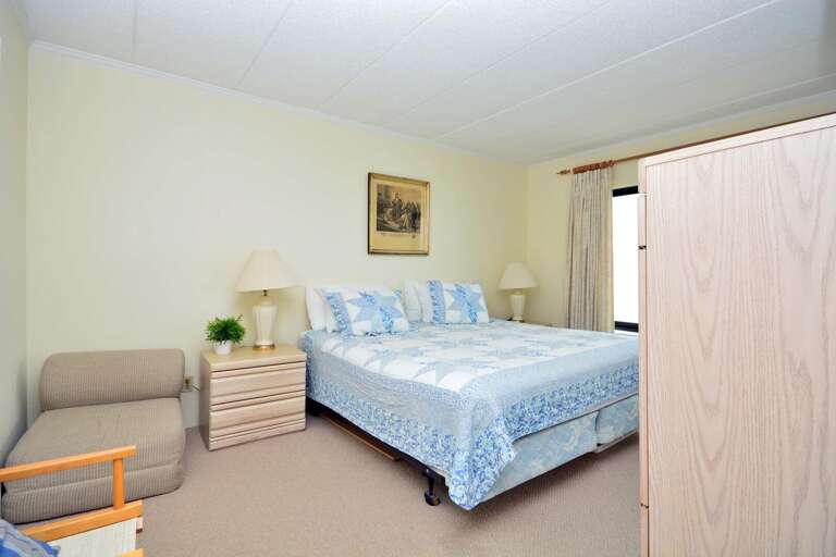 MASTER-BEDROOM-KING-OCEAN-FRONT