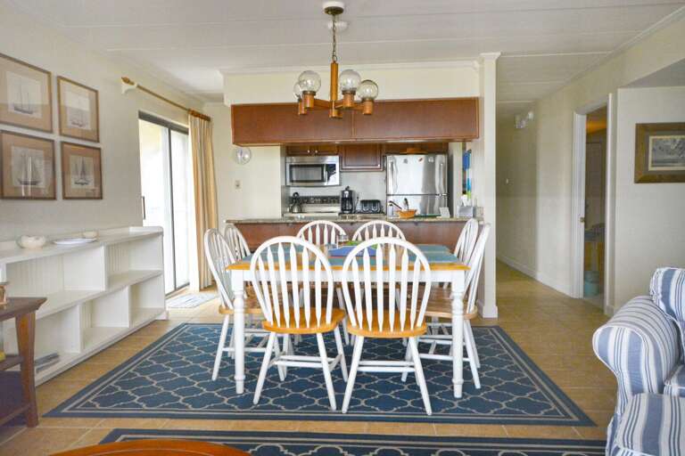 SURFS EDGE 501-DINING-AREA