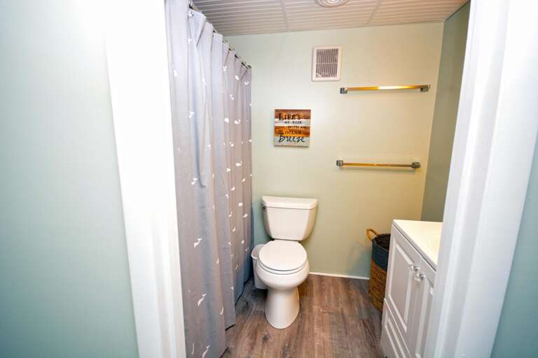 Full Bathroom in Hall
