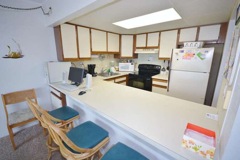 Kitchen with Breakfast Bar