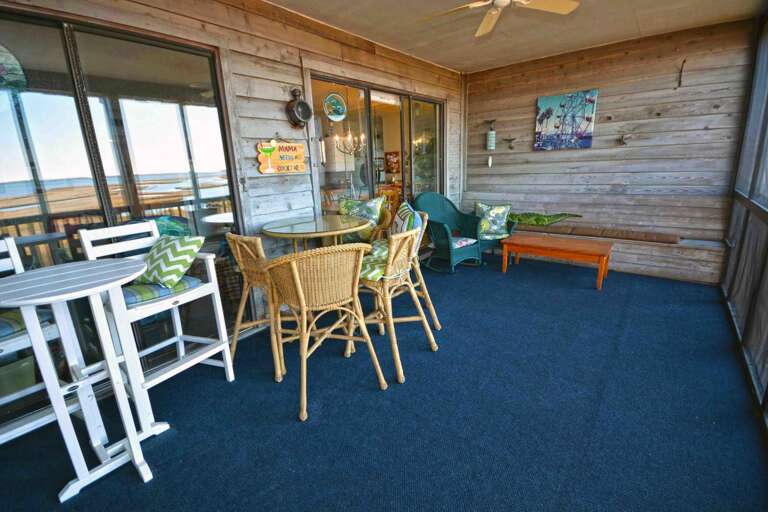 Bayfront  Screen In Porch 